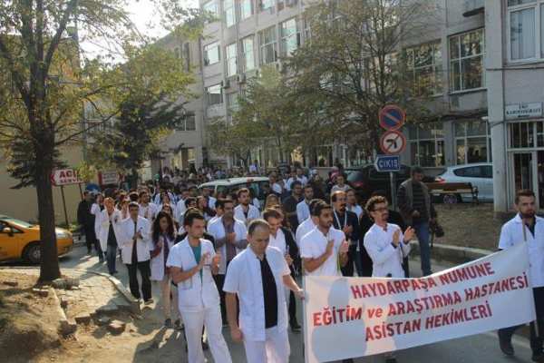 Asistan hekimlerden protesto