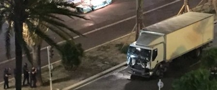 Fransada katliam en az 80 ölü