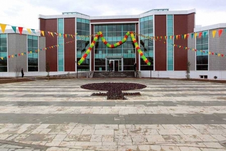 Wan27da kayyum tarafından 53 kadın işten atıldı